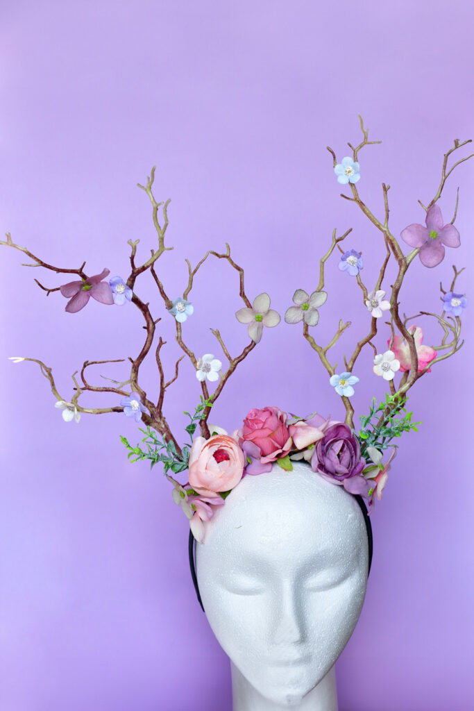 Ast-Krone mit Blumen bewachsen aus dem Kostümfundus der Fantasy Fotografin Kimi-chan